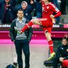 Ribéry z Bayernu Mnichov slaví branku, kterou vstřelil Augsburgu