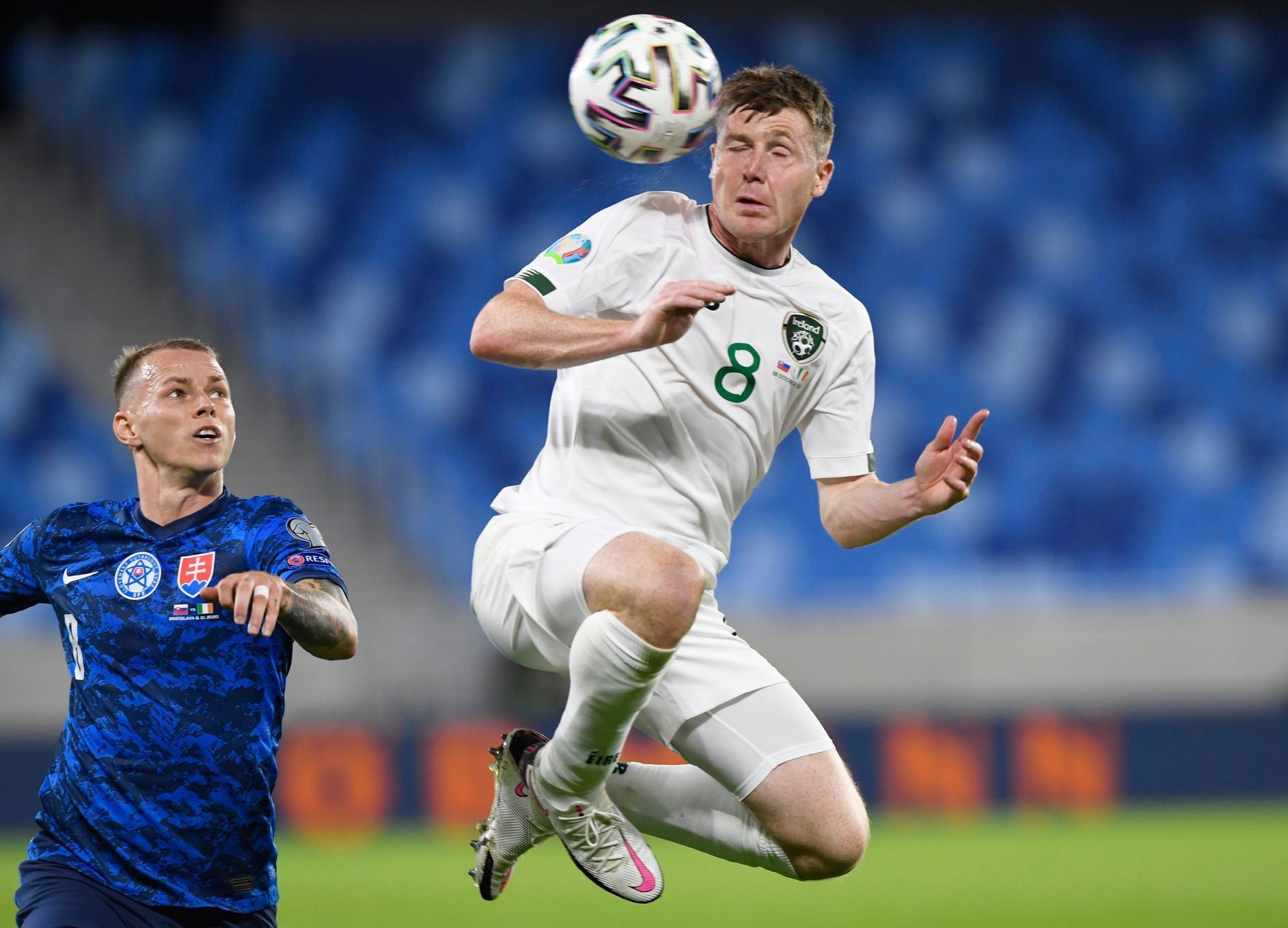 fotbal, kvalifikace Euro 2020 play off - Slovensko - Irsko James McCarthy in action with Slovakia’s Ondrej Duda
