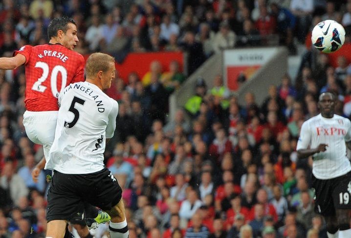 Robin van Persie střílí první ligovou branku v dresu Manchesteru United