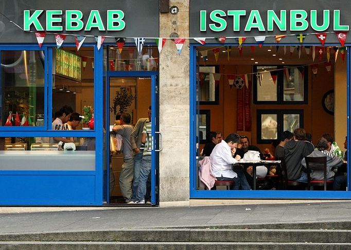 I Turci mají v Ženevě svá oblíbená místa, jako třeba tuto restauraci na Rue de Mont Blanc. Nezřídka také utrácejí v obchodních domech a klubech.