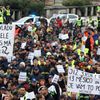 Demonstrace hasičů a policistů proti snížení platů