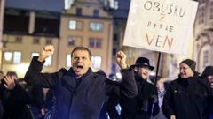Demonstrace proti zvolení Ondráčka do čela komise pro GIBS