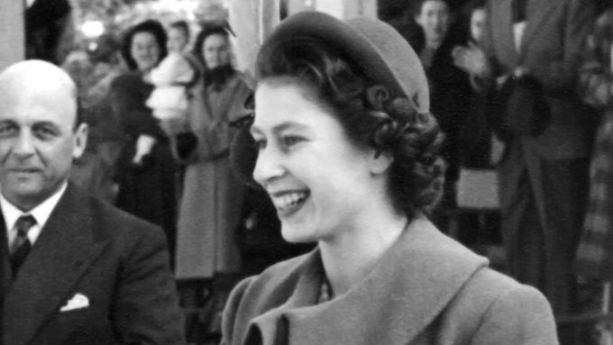 Královna Alžběta je 70 let ve funkci