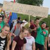 Protestní pochod lidí proti těžbě štěrkopísku a na ochranu pitné vody na Hodonínsku.