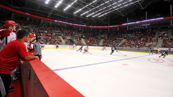 Oceláři otevřeli výhrou 6:2 nad Libercem novou arénu pro 5 200 diváků. Je prý nejmodernější v Evropě, pojďte se do ní podívat.