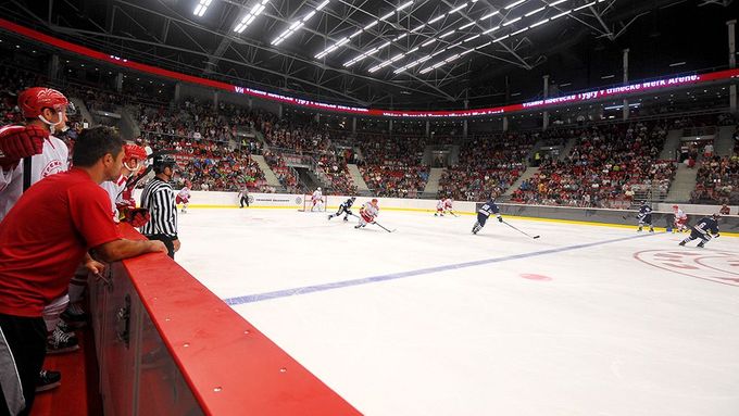 FOTO Třinec otevřel "nejmodernější hokejovou arénu v Evropě"