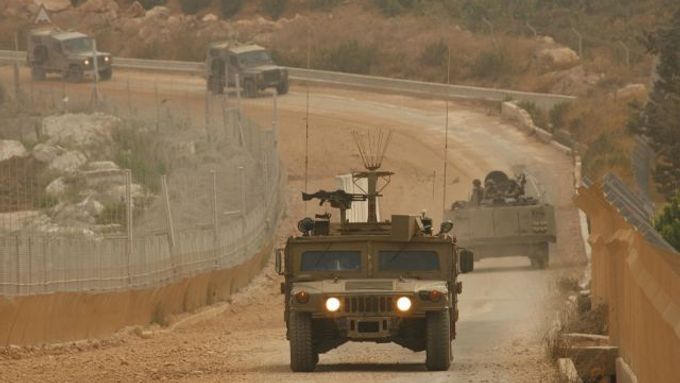 Izraelské hlídky na hranicích s Libanonem.