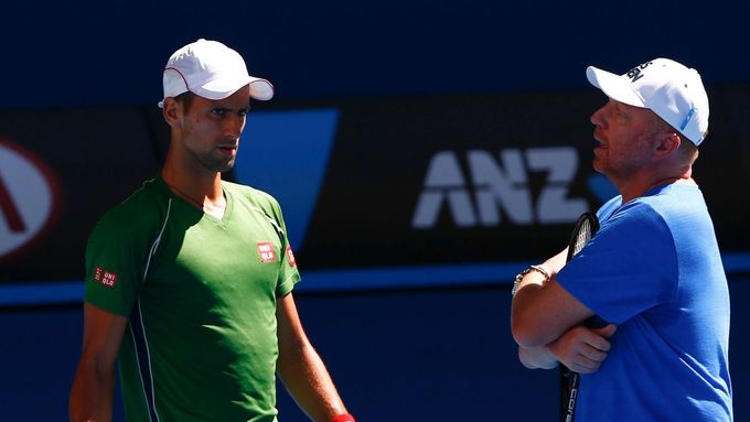 Novak Djokovič s Borisem Beckerem při tréninku na Australian Open