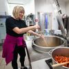 Stávka odborů - kuchařky v jídelně v Truhlářské ulici v Praze - Školní jídelna - Gymnázium Jiřího Gutha-Jarkovského