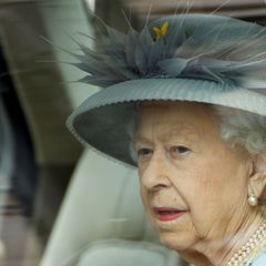 Alžběta II. při cestě na slavnostní zasedání ve Sněmovně lordů.