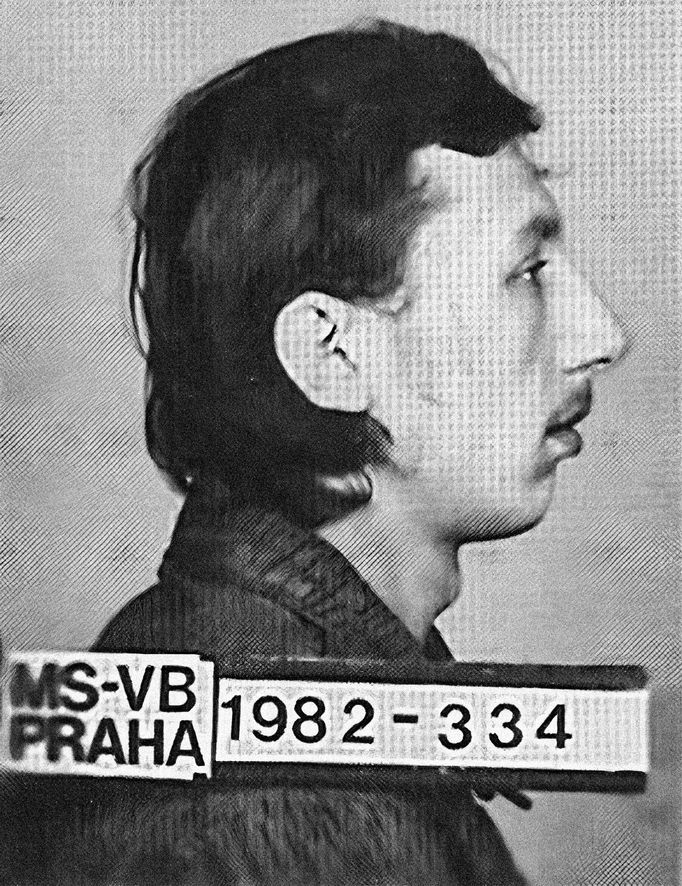 Policejní snímek sériového vraha Ladislava Hojera. Výřez z mugshot triptychu.