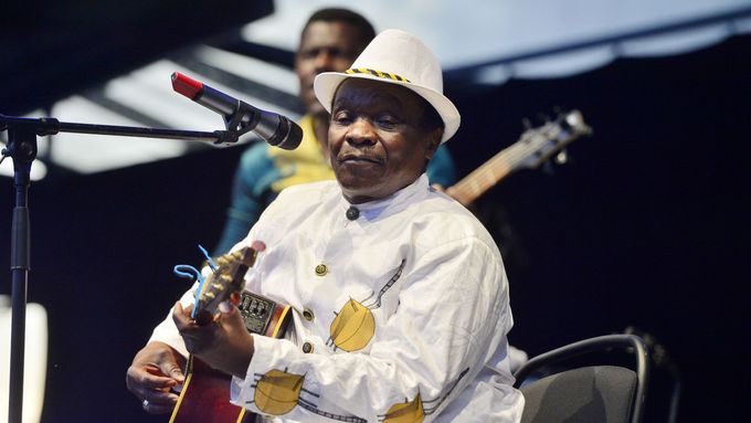 Guinejský zpěvák Mory Kanté vloni na festivalu Respect.