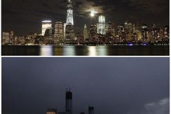Půl milionu Newyorčanů je bez proudu, slavil Manhattan