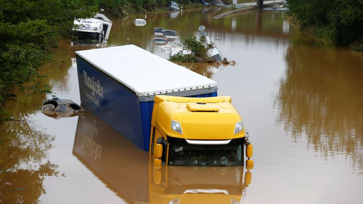 Naděje na nalezení přeživších po povodni klesly, hlásí Německo. Pohřešuje se 155 lidí; Zdroj foto: Reuters