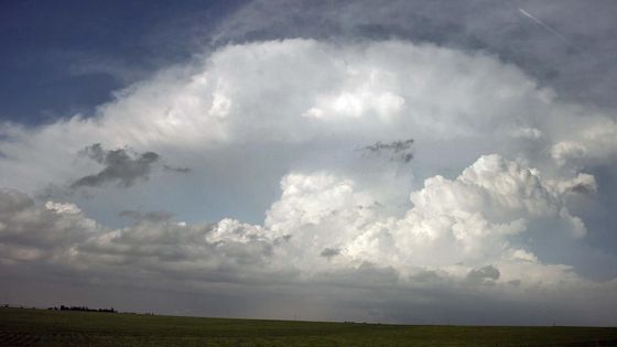 Středozápadem USA se prohnala série tornád