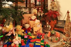 Průzkum: Třetina Čechů se chystá šetřit na vánočních dárcích, trápí je vysoká inflace