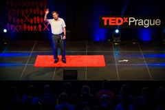 Čeká nás budoucnost s auty bez řidičů a s čipy pod kůží, ukazuje TEDxPrague