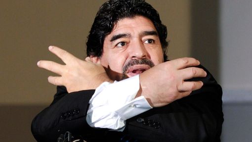 Diego Maradona přijel do Itálie