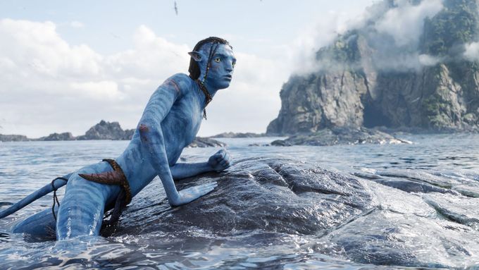 Avatarovi: The Way of Water se daří v USA navzdory zimní bouři, v Číně jeho výkon komplikuje šíření koronaviru.