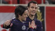 Tomáš Rosický poprvé po zranění nastoupil v základní sestavě Arsenalu a dokonce vstřelil branku. Podívejte se obrazem na tento i další zajímavé okamžiky úterních zápasů fotbalové Ligy mistrů, které mimo jiné rozhodly také o tom, na které kluby mohou v jarní části Evropské ligy narazit čeští zástupci.