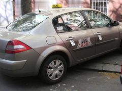 Policie zveřejnila fotografie aut taxikářů, kteří byli zavražděni v Praze.