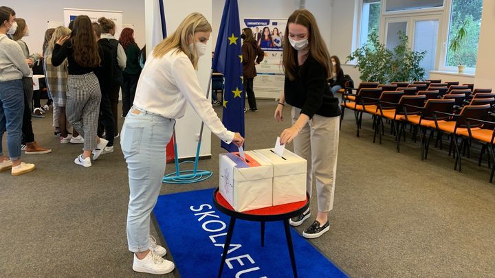 Studenti by do sněmovny zvolili Piráty a STAN, oceňují postoj ke klimatu i menšinám; Zdroj foto: Anna Dohnalová