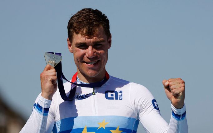 2022 European Championships - Cycling Road - Cycling Road Race Course, Munich, Germany - August 14, 2022 Men's Road Race gold medallist Netherlands' Fabio Jakobsen celebr