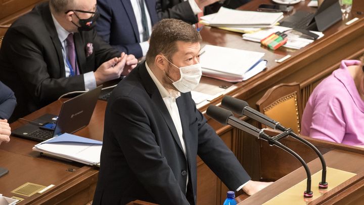 Okamurovi měli vzít slovo, nemluvil k věci. Se stížností by neuspěl, říká právník; Zdroj foto: Jakub Plíhal
