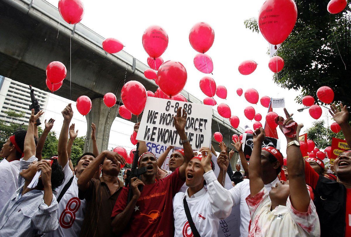 Protest před barmskou ambasádou v Bangkoku