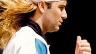 Podívejme se do historie. Americký tenista Andre Agassi byl jedním z prvních nositelů slavného účesu zvaného mullet.