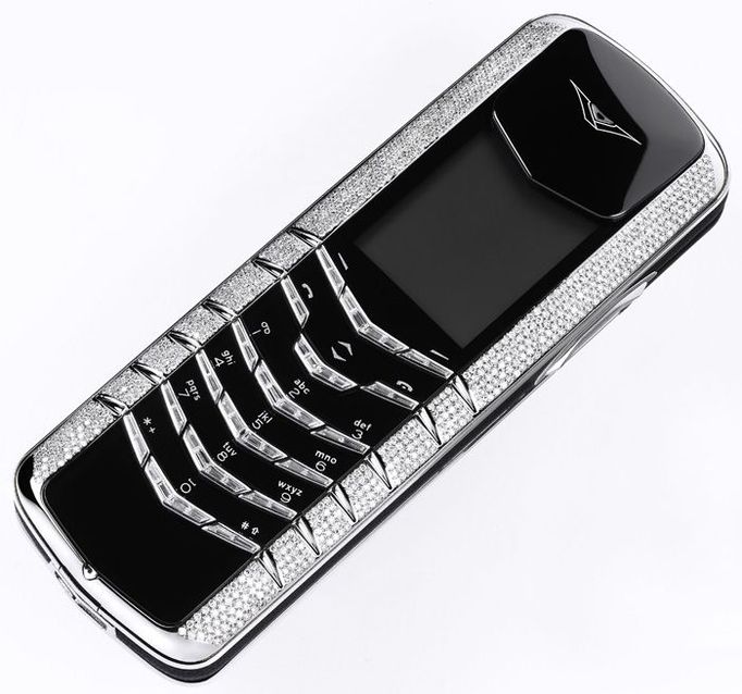 Vertu Diamonds Collection - telefony údajně obsahují pouze diamanty, které jsou zaručeně ´nekonfliktní´ od uznávaných dodavatelů diamantů v souladu s Bezpečnostní rezolucí rady Spojených národů č. 1173 a 1176.