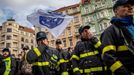 Protest policistů a hasičů před ministerstvem vnitra v Praze na Letné za navýšení platů (21.11. 2024).