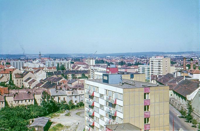 Pohled na nově vybudované panelové domy Sídliště Lidická. Září 1964.