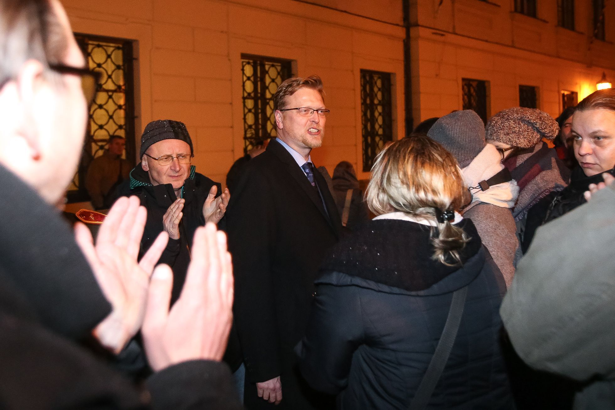 Demonstrace proti zvolení Ondráčka do čela komise pro GIBS