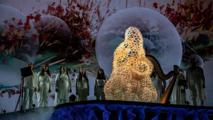Björk v Praze představí show nazvanou Cornucopia. Krátká videopozvánka láká na japonskou část turné. Foto: Santiago Felipe