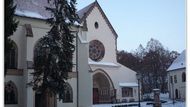 Raně gotický klášter Porta Coeli v Předklášteří u Tišnova je ženským ciesteráckým klášterem ze 13. století. Komunita sester ciesterciaček v něm žije do dnes.