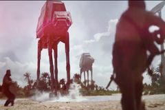 Disney není spokojený s novými Star Wars. V létě se budou kvůli "odlehčení příběhu" přetáčet