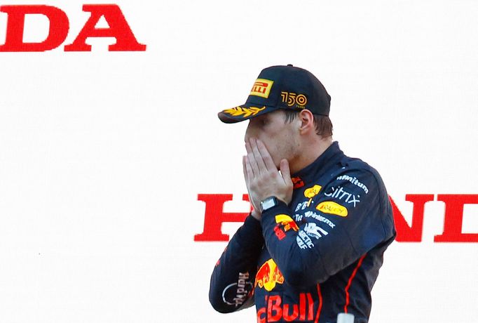 Max Verstappen z Red Bullu slaví po VC Japonska titul mistra světa F1