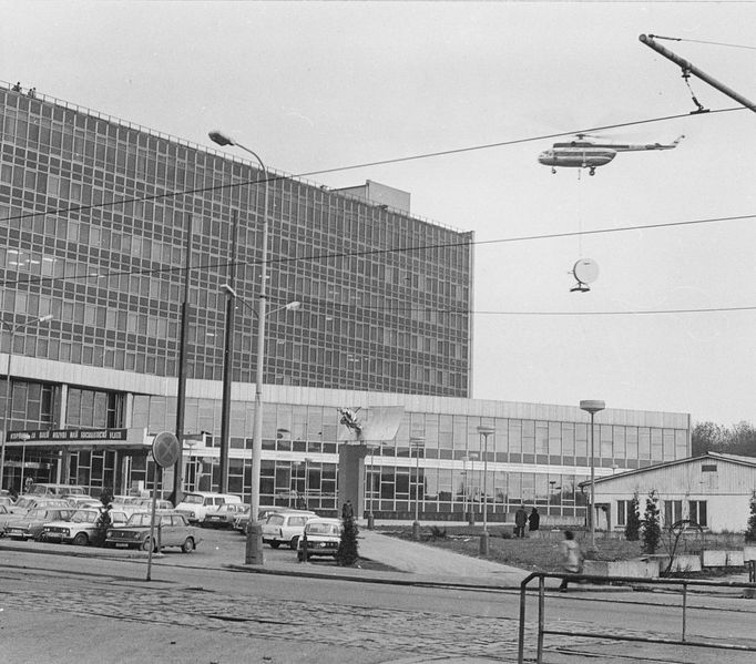 Fotografie z historie budování (výstavba v letech 1972 – 1979) a fungování Ústřední telekomunikační budovy v Olšanské ulici v Praze 3.