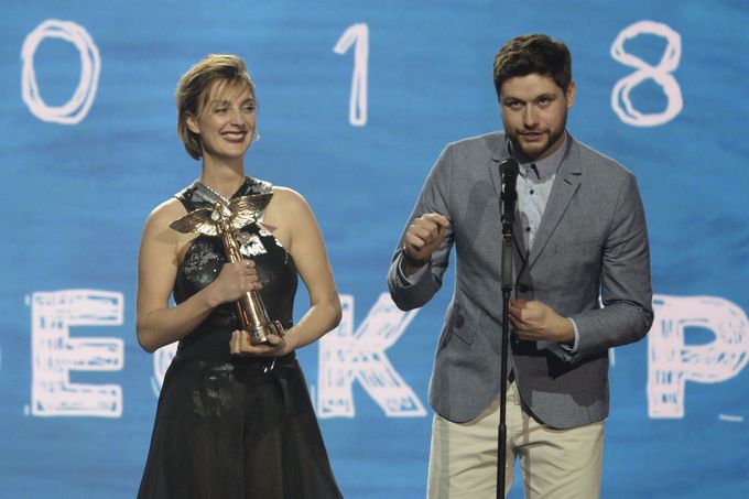 Ocenění v kategorii Videoklip získala Barbora Poláková za klip 2-8-5, který režíroval Jakub Machala (vpravo).