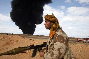 V Libyi hoří ropné terminály Rás Lanúf a Brega