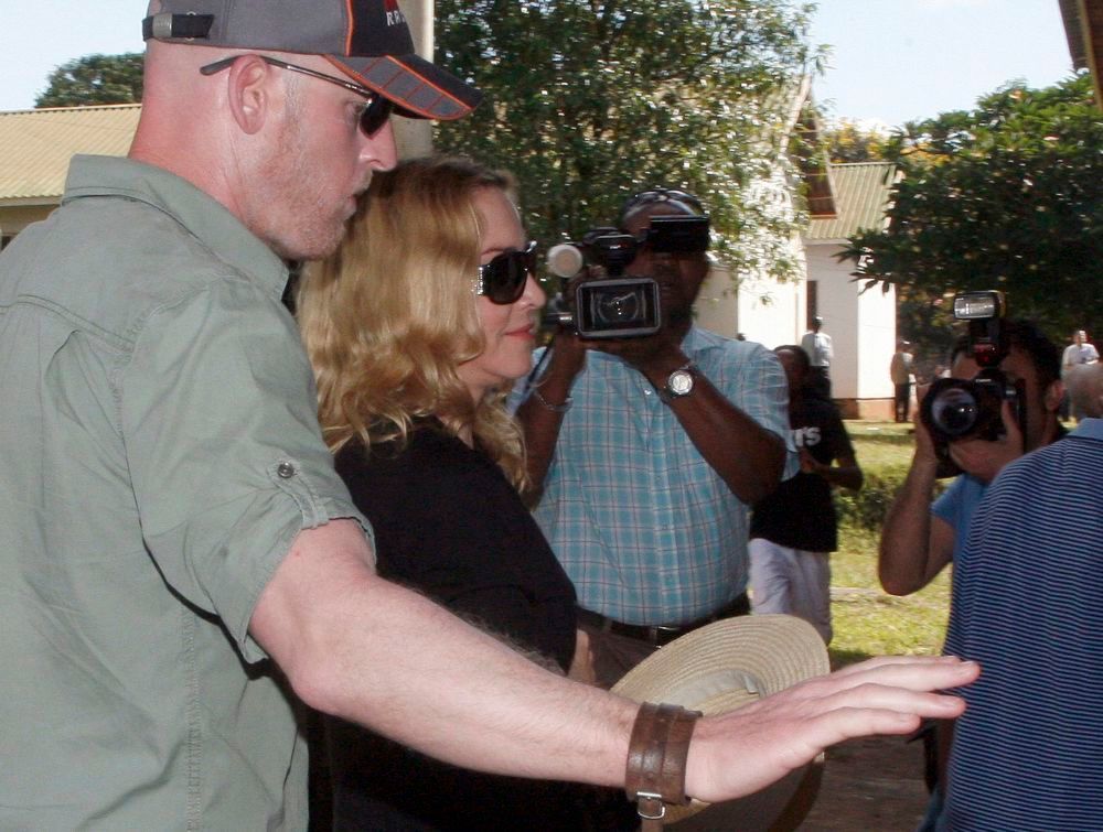 Madonna přichází k soudu v Lilongwe