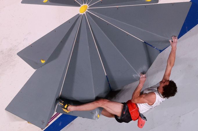 Sportovní lezec Adam Ondra ve finále na OH 2020