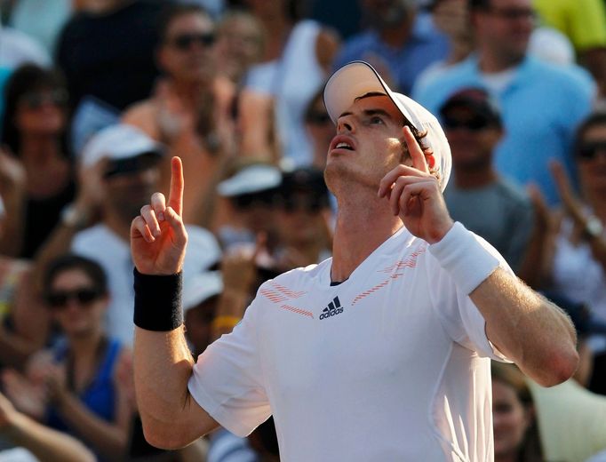 Britský tenista Andy Murray se raduje z vítězství nad Španělem Felicianem Lopezem ve 3. kole US Open 2012.