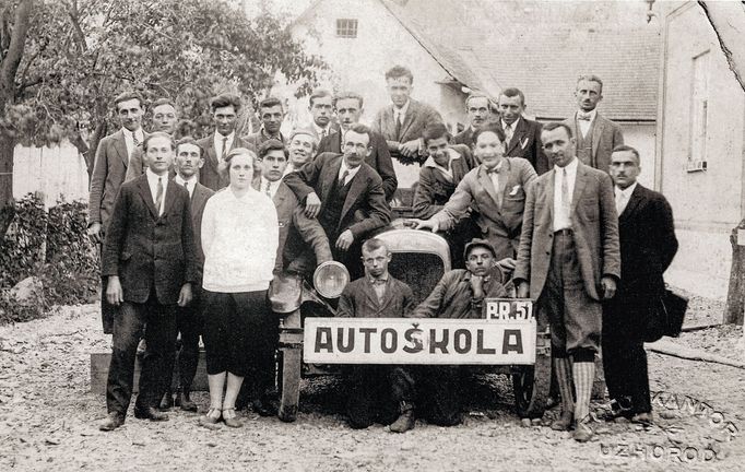 Užhorodská autoškola v roce 1929.