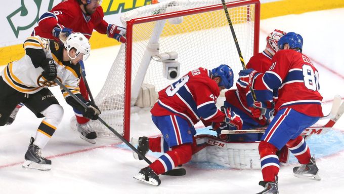 Matt Fraser rozhodl prodloužení zápasu svého Bostonu s Montrealem doslova "buldočím" gólem.
