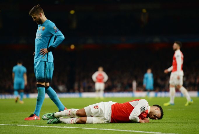 Arsenal's Alex Oxlade-Chamberlain lies injured