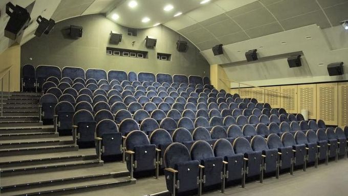 Jihlavské kino Dukla: po rekonstrukci vypadá moderně, v technologiích ale zaspalo.