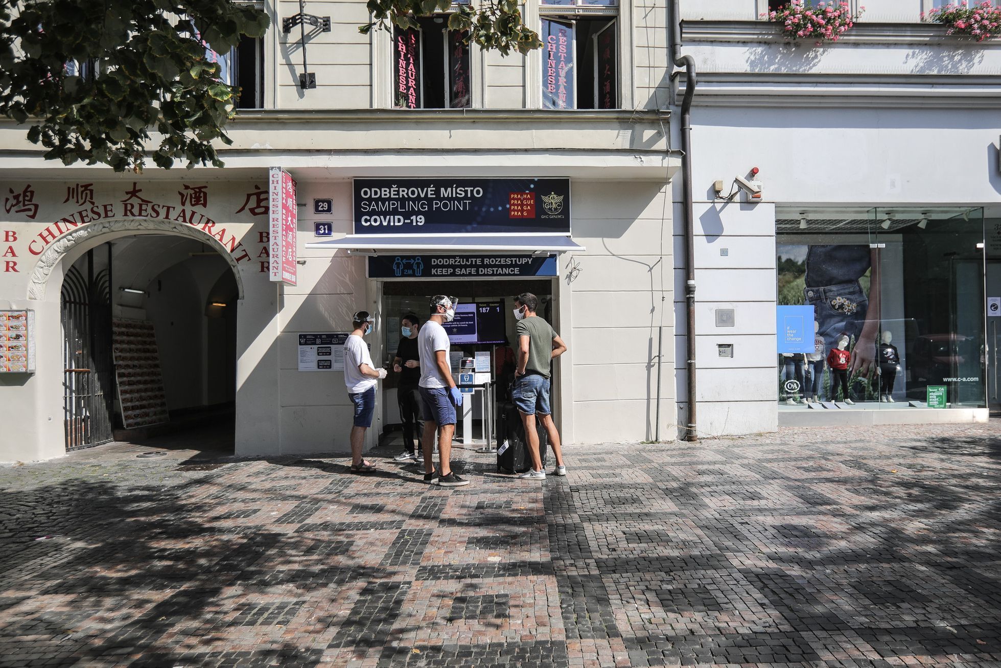 Fronty na odběrová místa, koronavirus, Praha