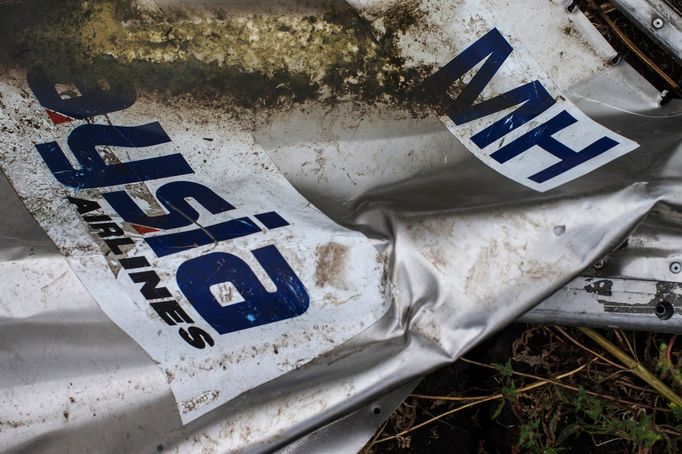 Trosky malajsijského letounu MH17 na východě Ukrajiny